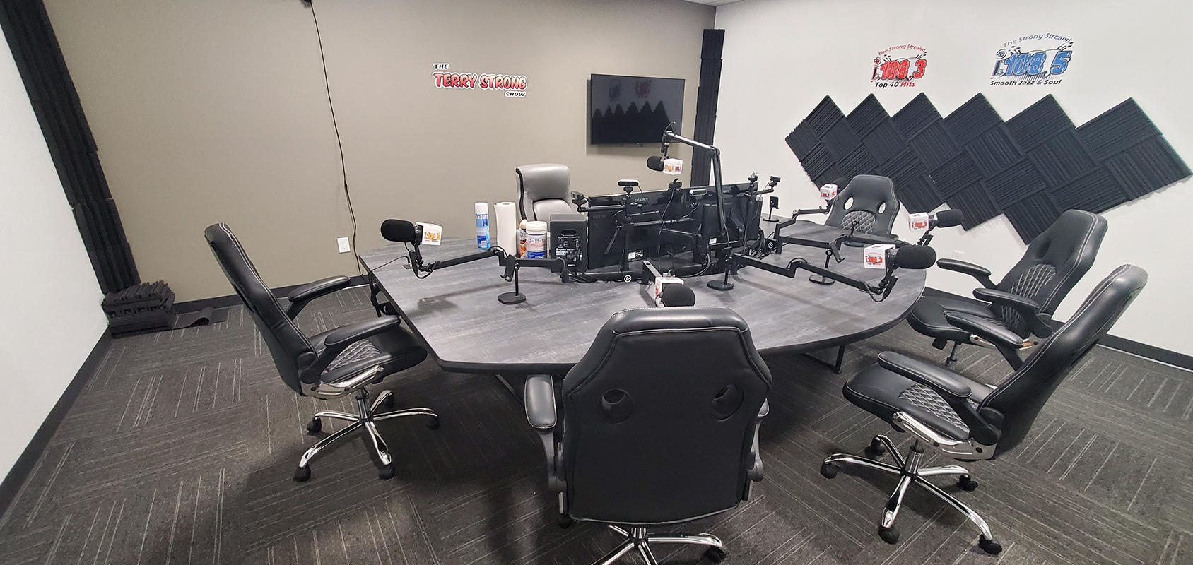 mobilemediaplus-broadcaststudio1